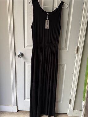 NWT Black Sleeveless Maxi Dress